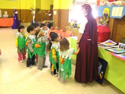 Os nenos e nenas de 3 anos visitan a exposición