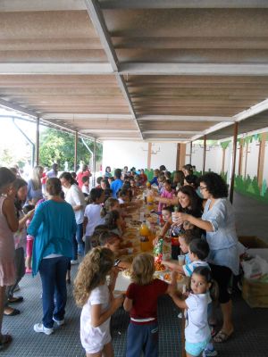 Patio cuberto Educación Primaria (1º dia de curso). CEIP Plurilingüe Sobreira-Valadares.
