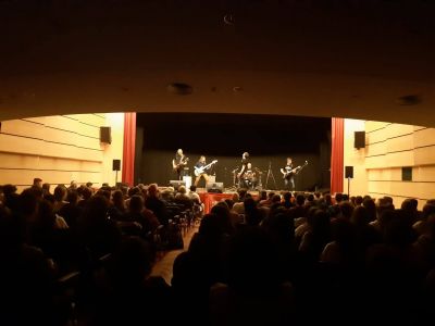 "Música e lingua, repaso da nosa música contemporánea e o papel da muller nel" no Liceo para os 1º de BAC
Concerto do grupo de Rock galego Zenzar
