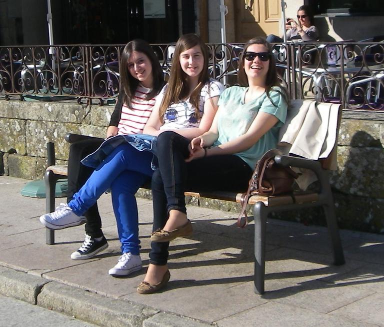 Laura Filloy, Tania Rey e Sara Bugallo nunha excursión en Celanova