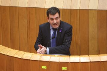 O conselleiro de Cultura, Educación e Ordenación Universitaria, Román Rodríguez, no Parlamento 