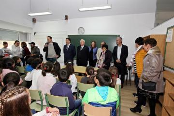 Román Rodríguez comparte co alumnado do CPI Domingo Fontán, en Portas, a celebración do Día da Ciencia en Galego