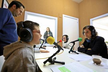 Carmen Pomar celebra co alumnado do CEIP Plurilingüe Pepe de Xan Baña (Santa Comba) o Día Mundial da Radio
