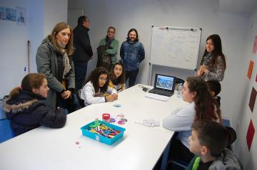 Carmen Pomar visita el alumnado participante en la English Week y en la semana STEM