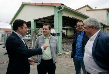O conselleiro de Cultura e Educación visita as obras de ampliación do CEIP Unión Mugardesa 